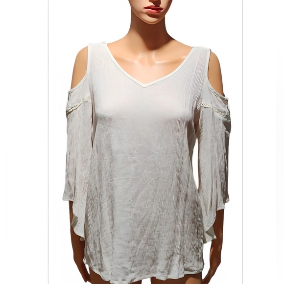 Chic White Cold Shoulder Blouse - Picture 1 of 5